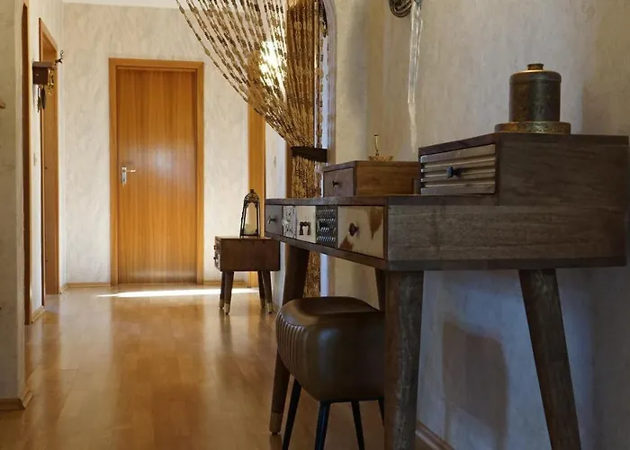 Grosszuegige Wohnung Mit Terrasse Und Gartenzugang - Das Komplette Erdgeschoss