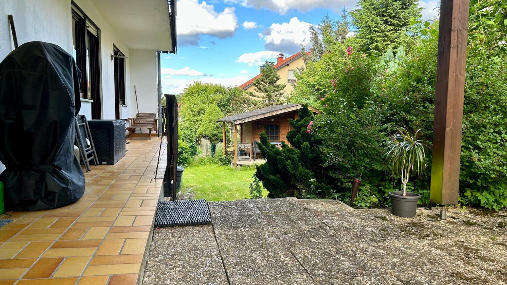 Apartment Grosszuegige Mit Terrasse Und Gartenzugang - Komplette Erdgeschoss *