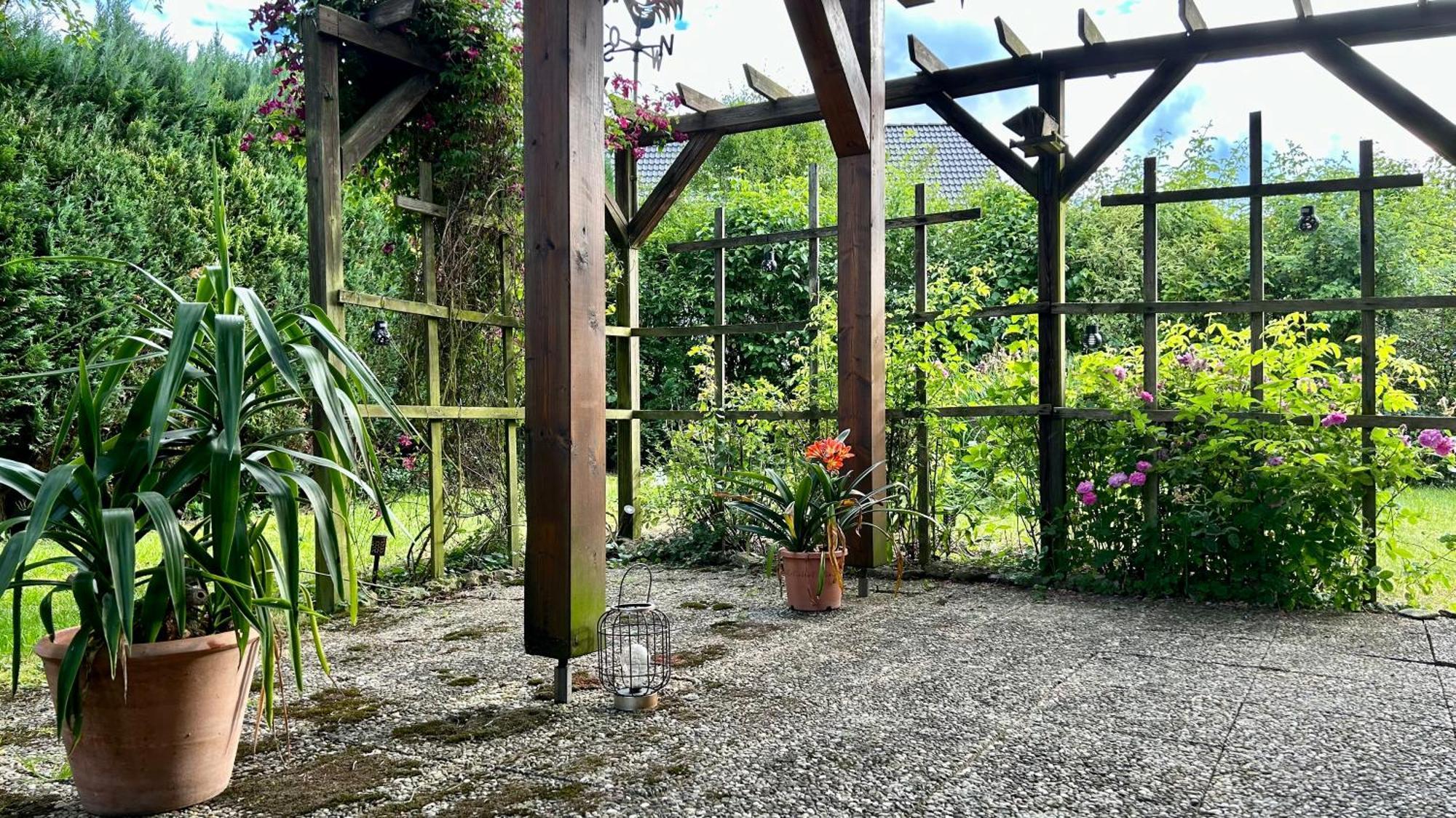 Apartment Grosszuegige Mit Terrasse Und Gartenzugang - Komplette Erdgeschoss *