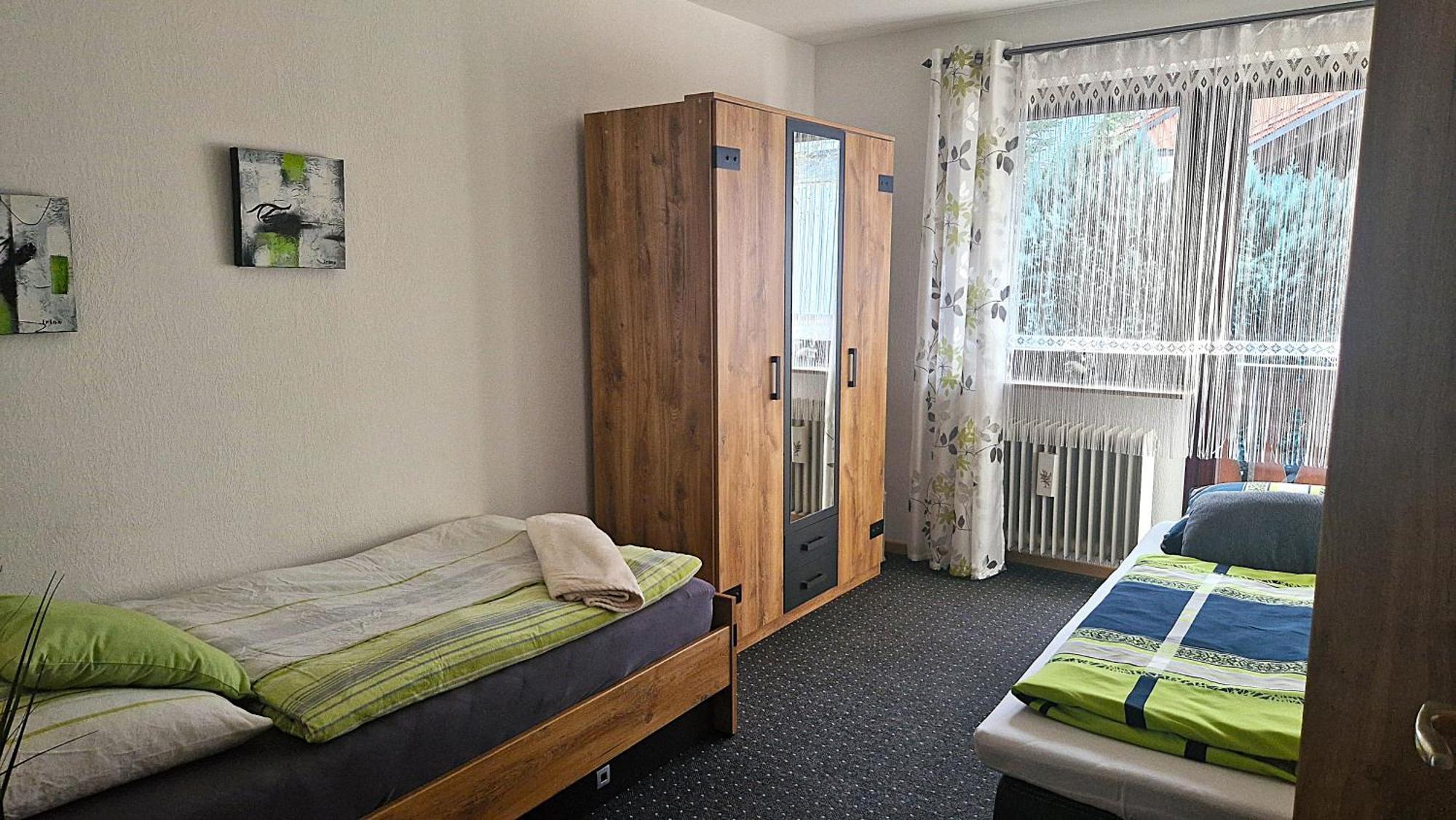 Grosszuegige Mit Terrasse Und Gartenzugang - Komplette Erdgeschoss Apartment *
